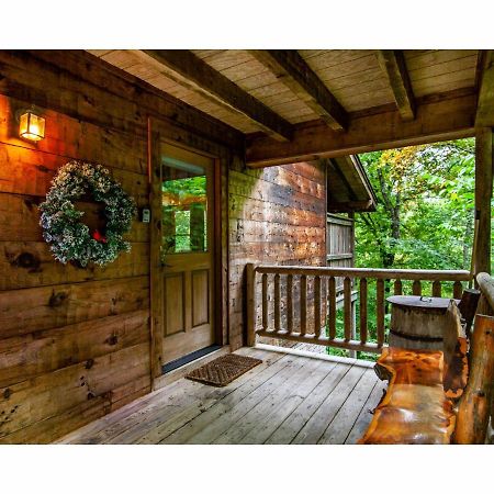 Peekaboo With Hot Tub, Pool Table, And Jacuzzi Pigeon Forge Exterior foto