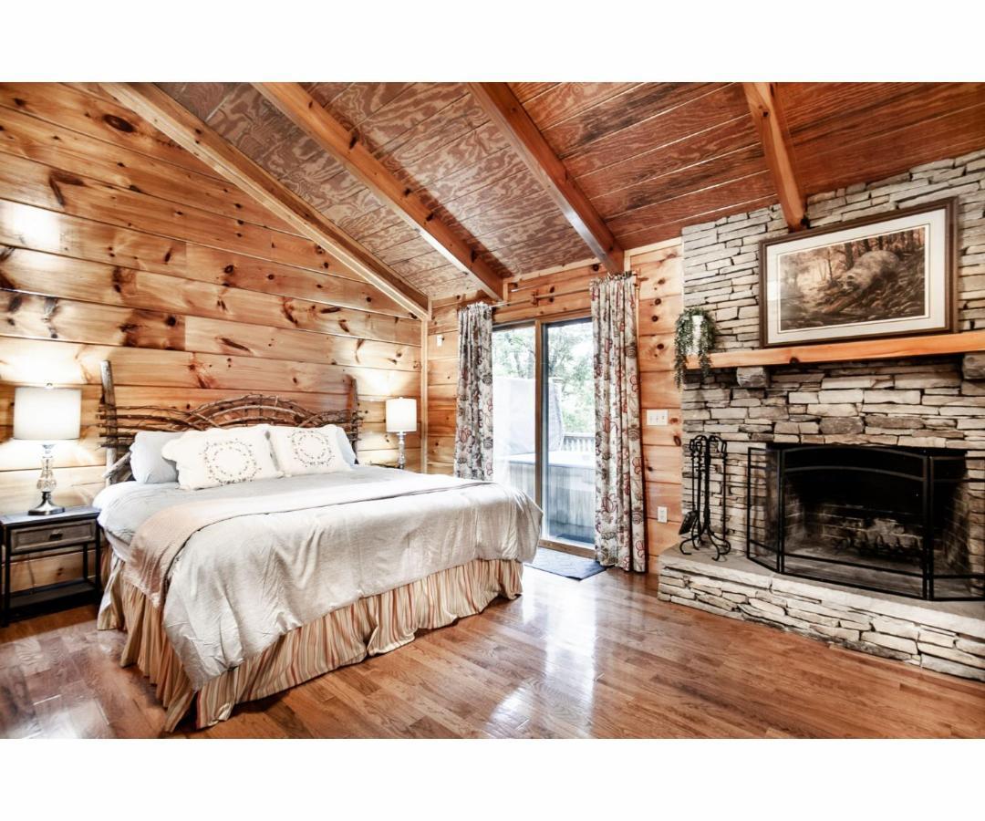 Peekaboo With Hot Tub, Pool Table, And Jacuzzi Pigeon Forge Exterior foto