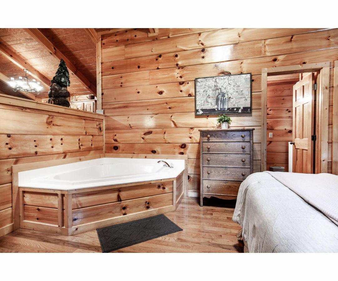 Peekaboo With Hot Tub, Pool Table, And Jacuzzi Pigeon Forge Exterior foto