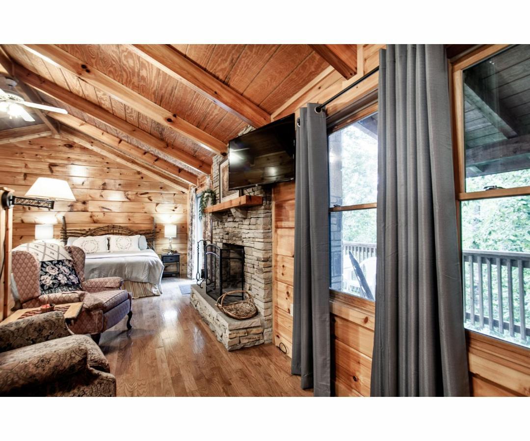 Peekaboo With Hot Tub, Pool Table, And Jacuzzi Pigeon Forge Exterior foto