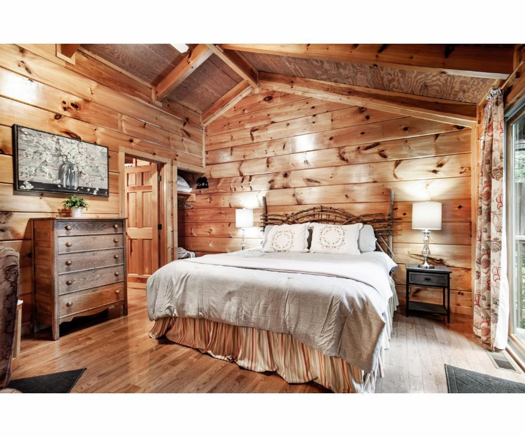 Peekaboo With Hot Tub, Pool Table, And Jacuzzi Pigeon Forge Exterior foto