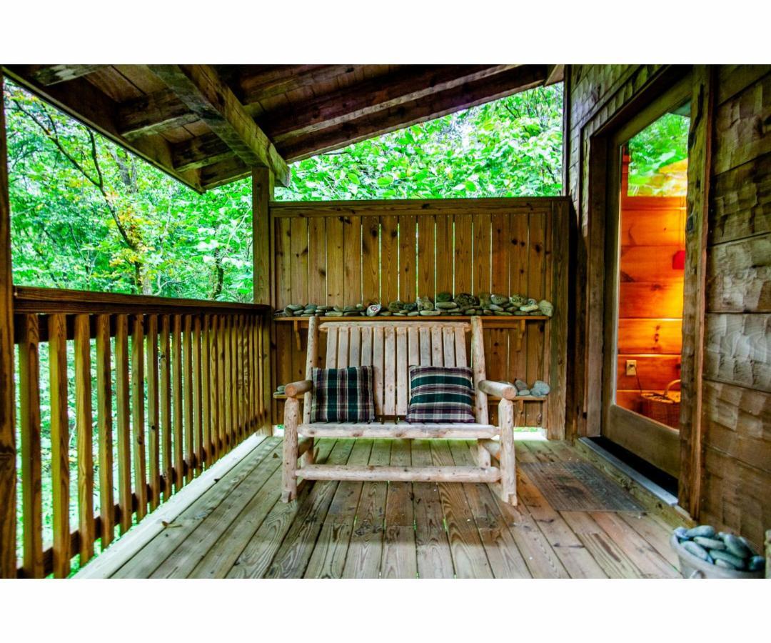 Peekaboo With Hot Tub, Pool Table, And Jacuzzi Pigeon Forge Exterior foto