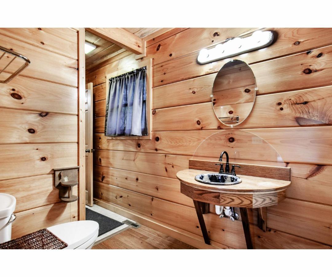 Peekaboo With Hot Tub, Pool Table, And Jacuzzi Pigeon Forge Exterior foto