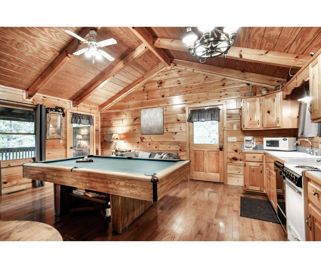 Peekaboo With Hot Tub, Pool Table, And Jacuzzi Pigeon Forge Exterior foto